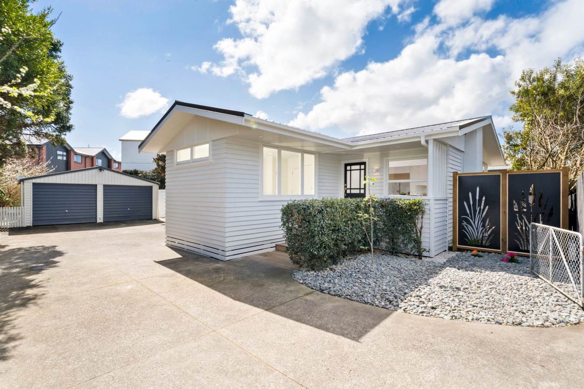 43 Graham Avenue, Te Atatu Peninsula, Waitakere City, Auckland - Carousel 1