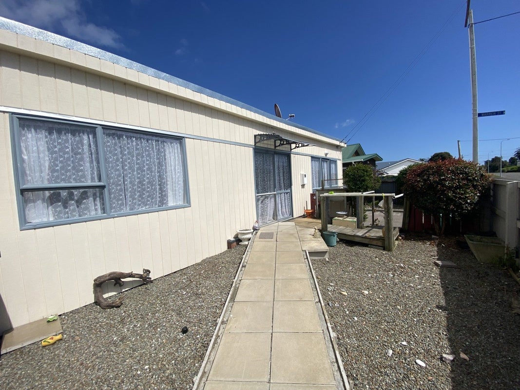 28 Pratt Avenue, Foxton Beach, Foxton - Carousel 1