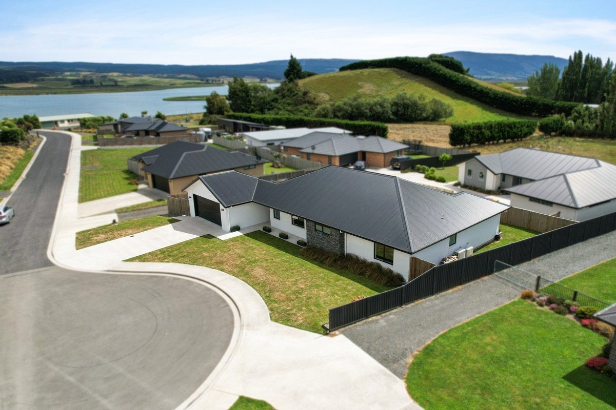 17 Mallard Drive, Waihola - Carousel 1