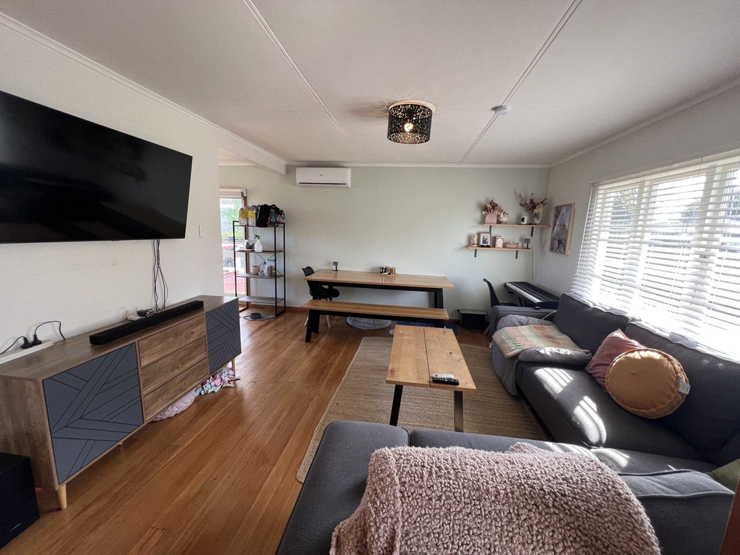 1 Oriana Place, Highbury, Palmerston North - Carousel 2