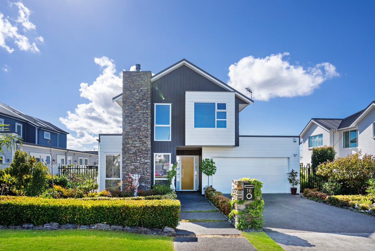 16 Edgewater Drive, Karaka, Papakura - Carousel 1