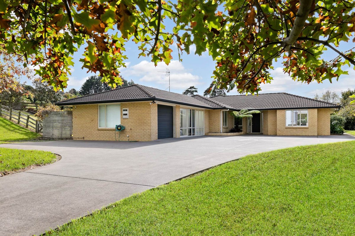 19 Aunceston Rise, Alfriston, Auckland - Carousel 1