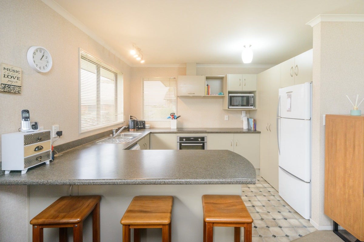52 Peter Hall Drive, Kelvin Grove, Palmerston North - Carousel 2
