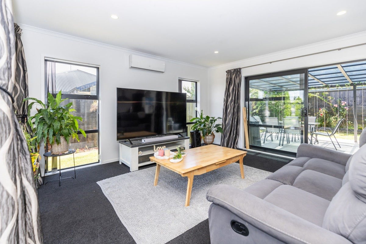 5 Ladeira Place, Fitzroy, Hamilton - Carousel 2