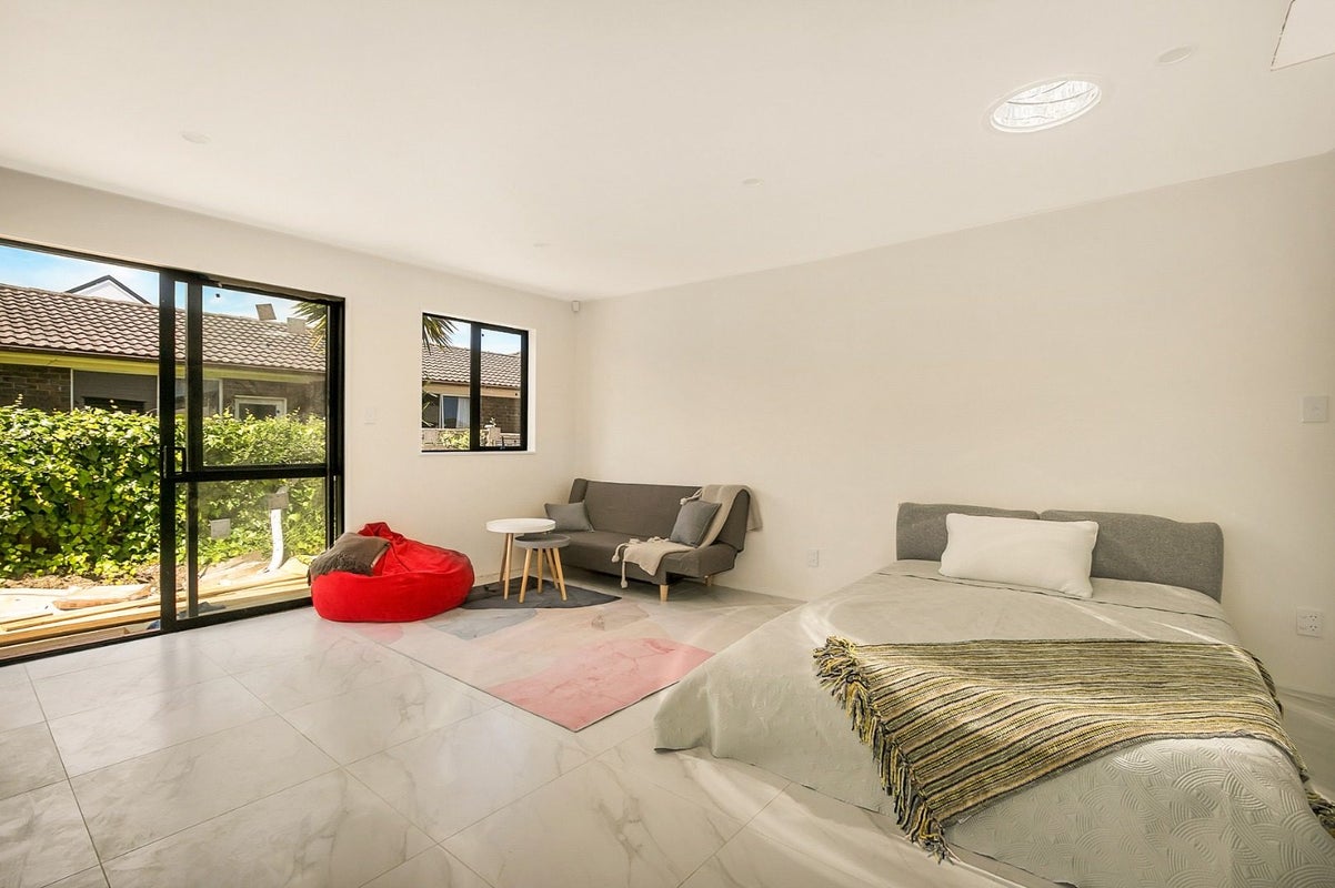 5/21 Montrose Street, Point Chevalier, Auckland - Carousel 1