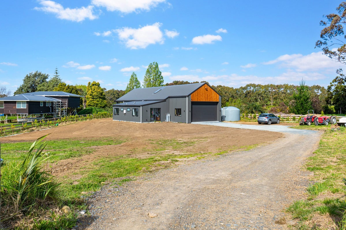38 Orere Point Road, Orere Point - Carousel 26