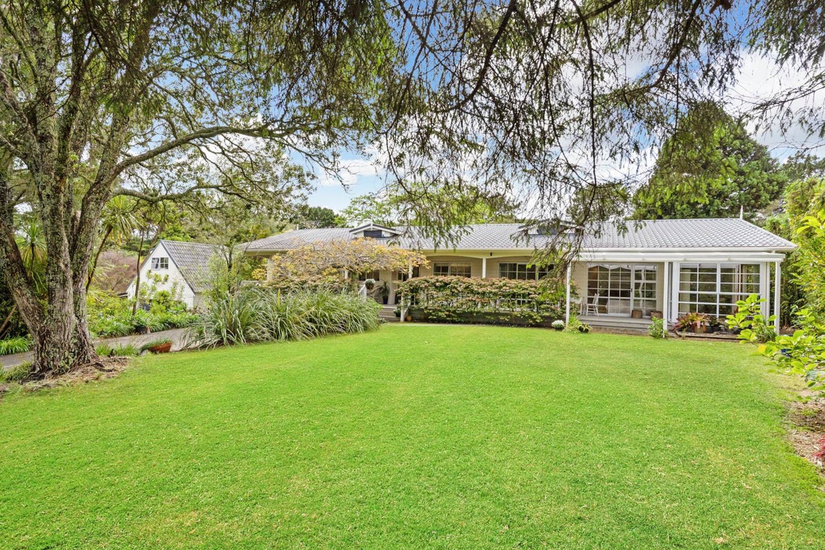 6 Greenwoods Close, Titirangi, Auckland - Carousel 1