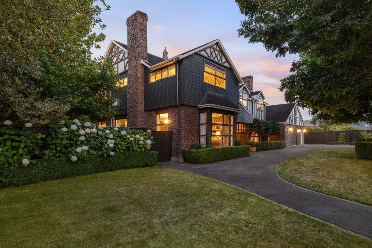 47 Highbury Drive, Levin, Levin - Carousel 1