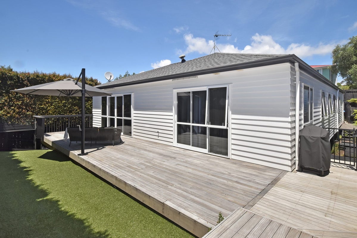 20A Apirana Avenue, Glen Innes, Auckland - Carousel 1