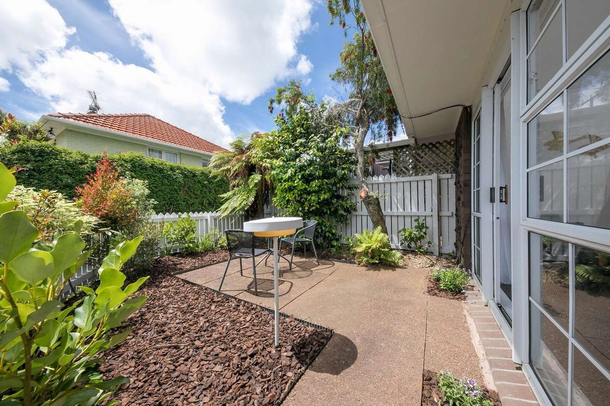 3/2 Raurenga Avenue, Royal Oak, Auckland - Carousel 2