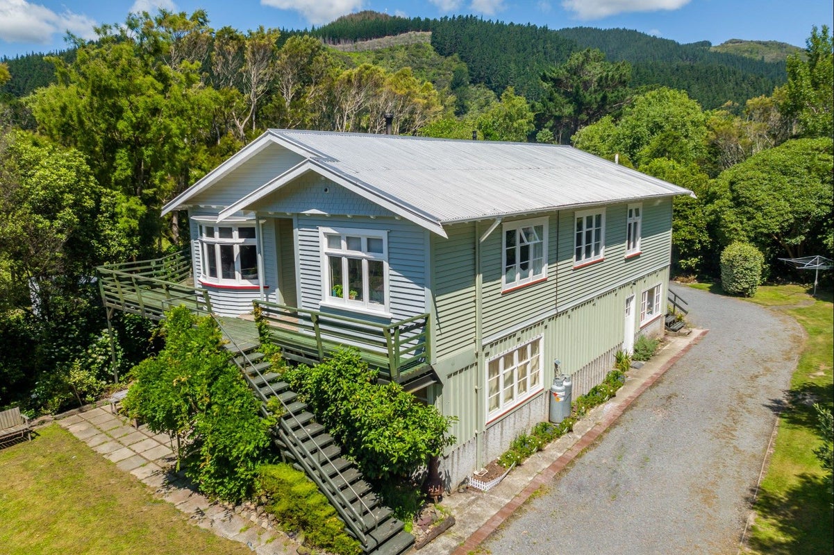 1100B Coast Road, Wainuiomata Coast, Lower Hutt - Carousel 2