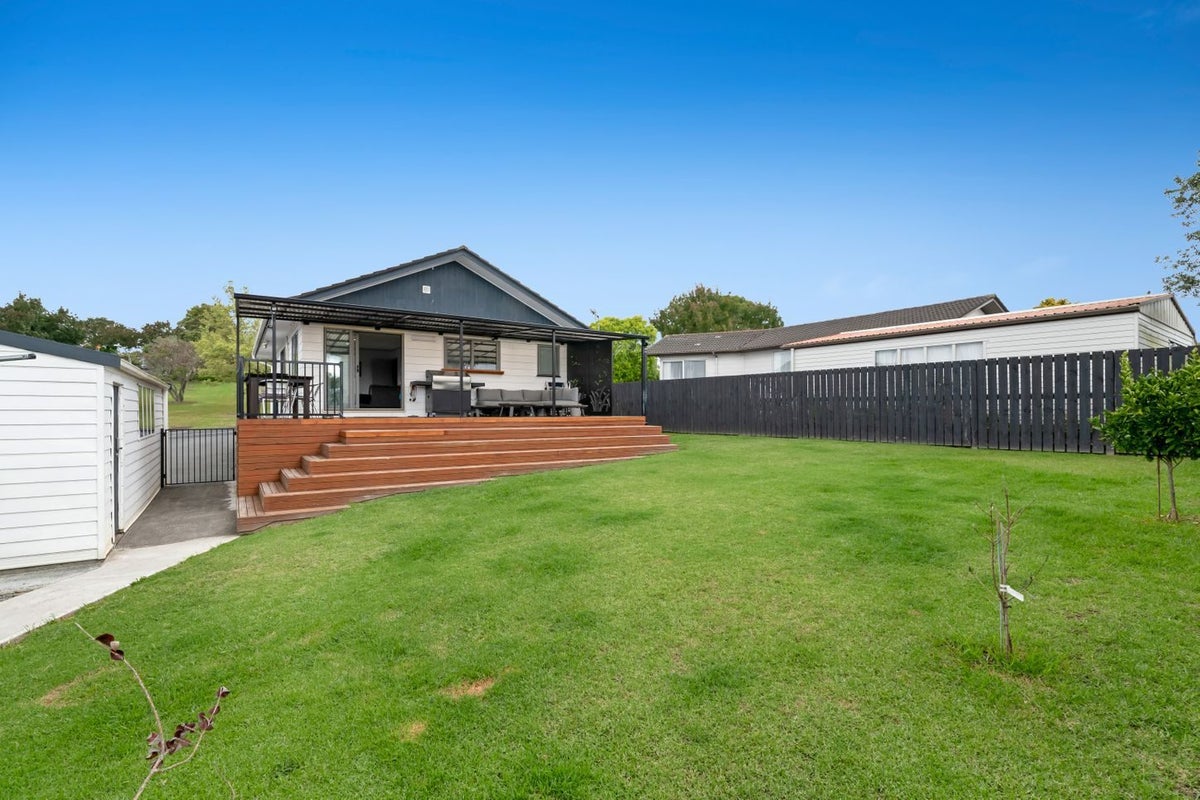 1 Devonshire Road, Unsworth Heights, Auckland - Carousel 1