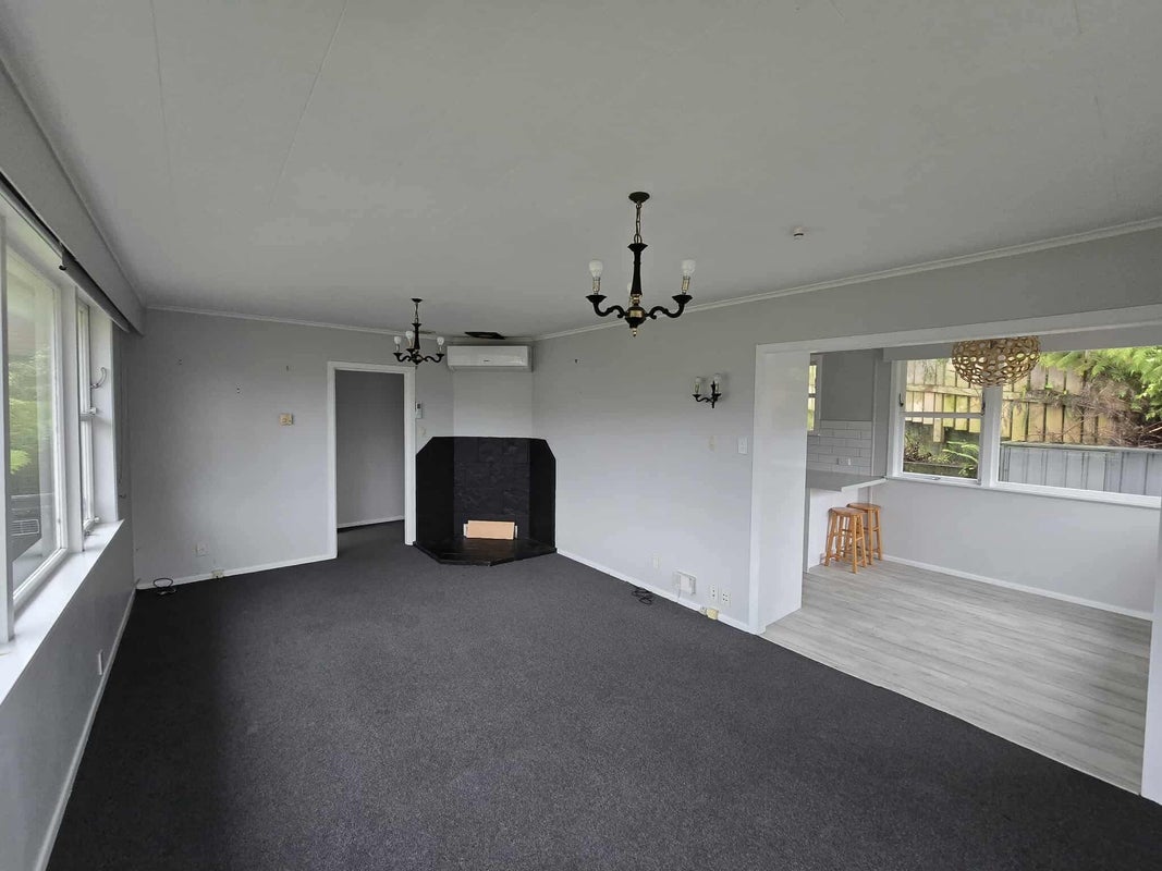 6 Wyndham Road, Pinehaven, Upper Hutt - Carousel 2