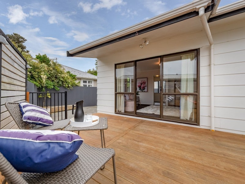 30B DIMOCK ST, TITAHI BAY, PORIRUA - Carousel 1