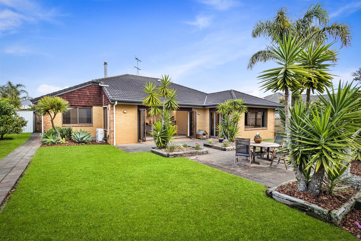 33 Te Wharau Drive, Greenhithe, Auckland - Carousel 1