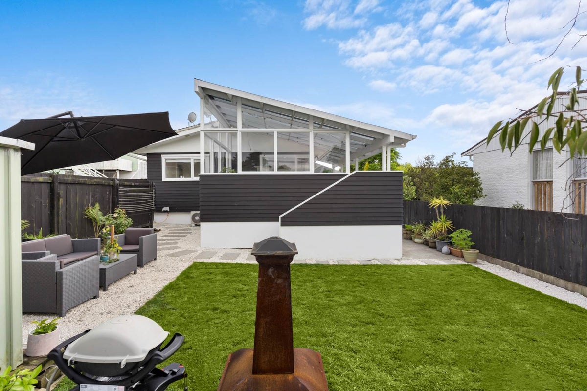 31A Cotton Street, Saint Johns, Auckland - Carousel 1