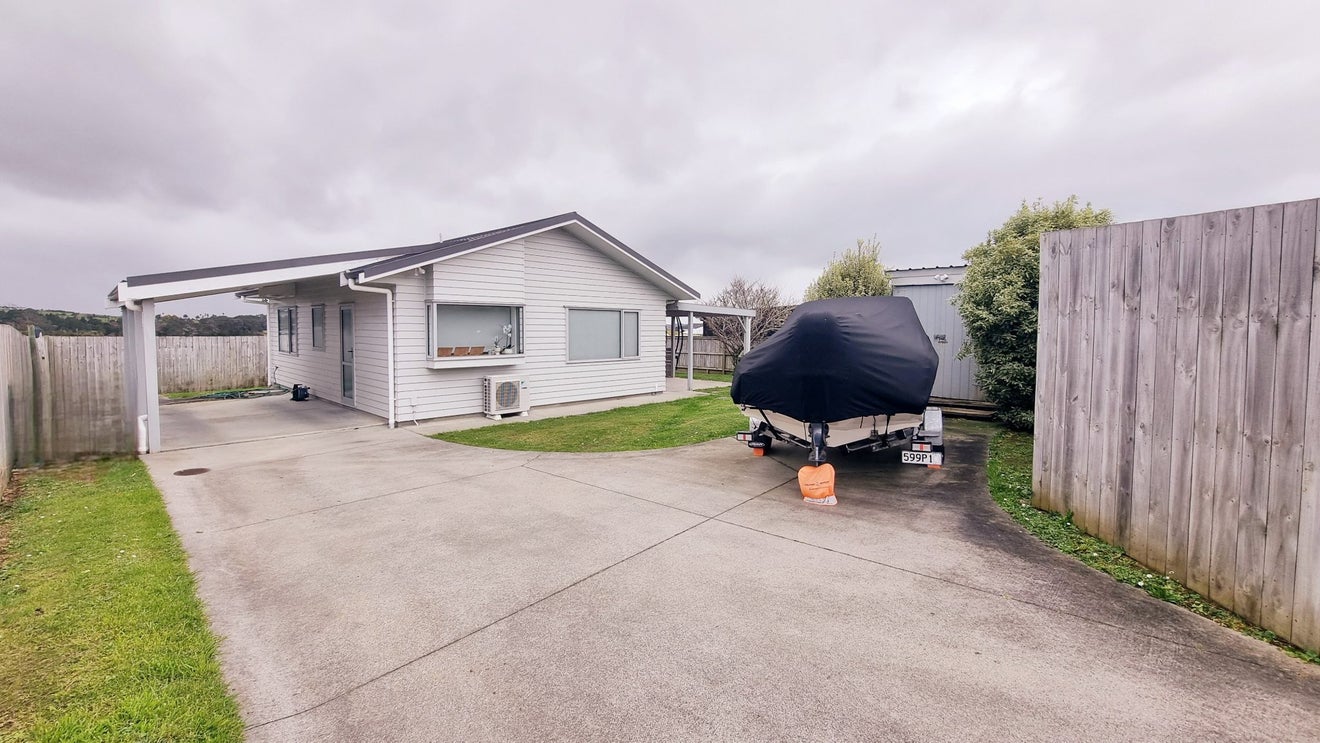 2 Karaka Road, Beachlands, Auckland - Carousel 11