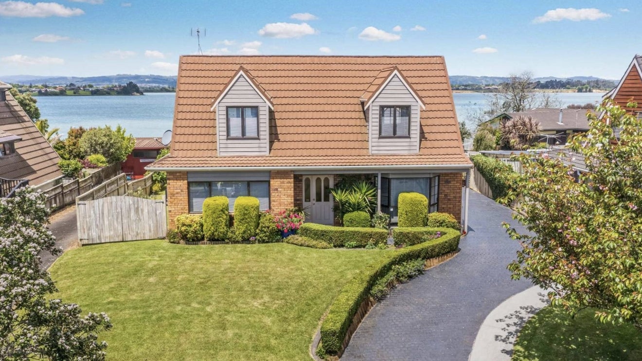 56 Carnoustie Drive, Wattle Downs, Auckland - Carousel 1