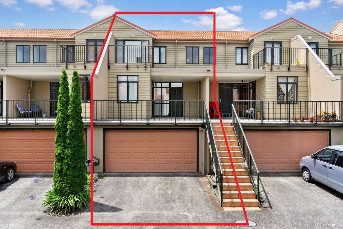 21/1 Ambrico Place, New Lynn, Auckland - Carousel 2
