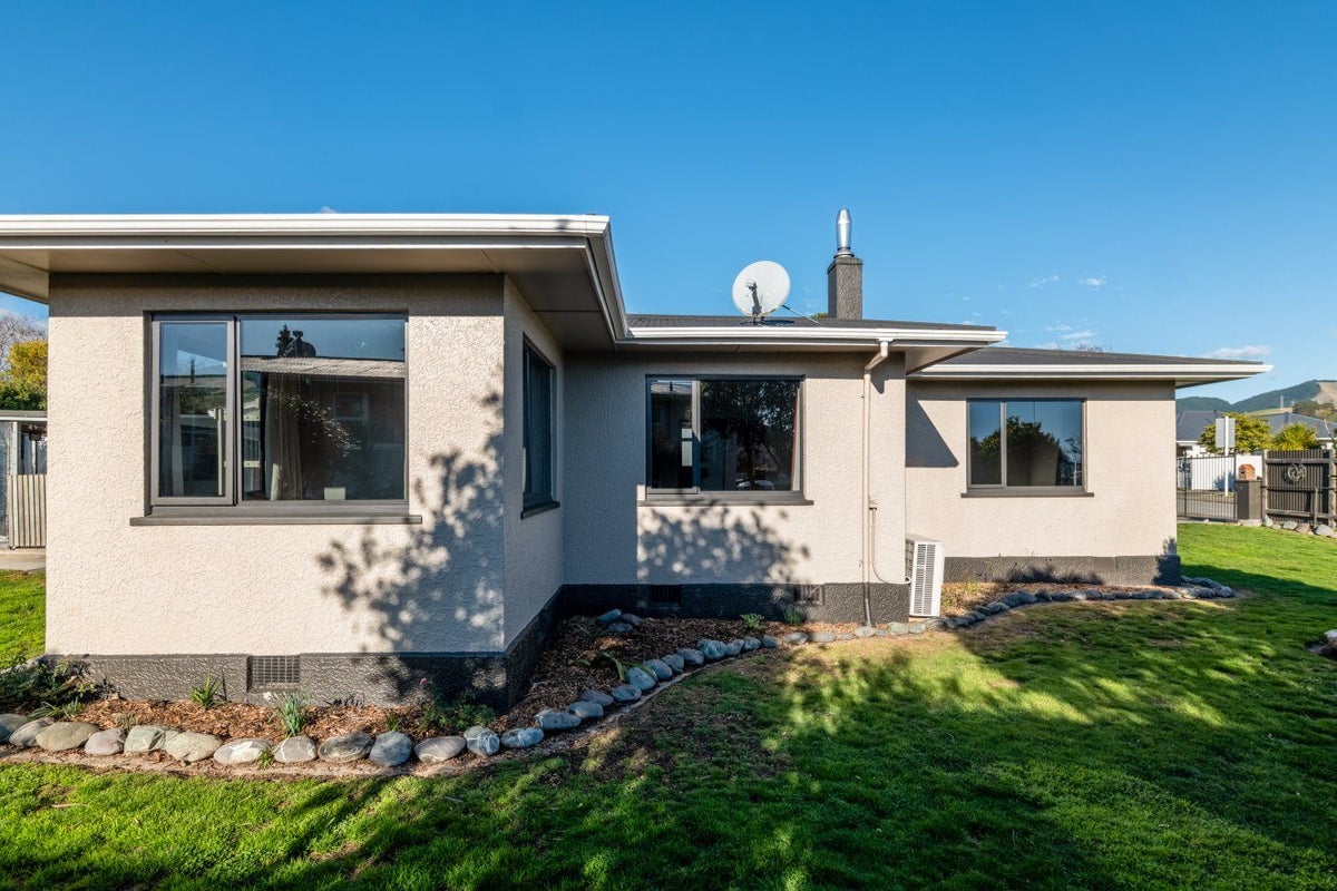 1 Lemari Avenue, Stoke, Nelson - Carousel 2