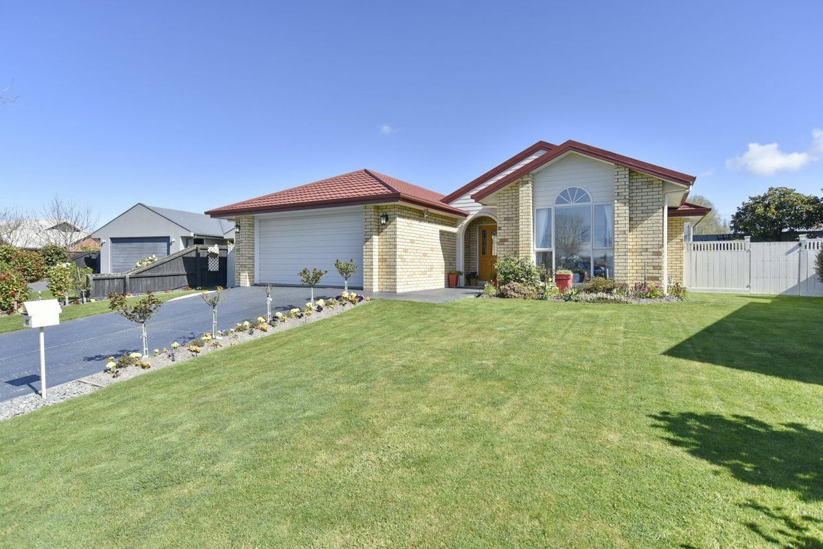 15 Willowview Drive, Redwood, Christchurch - Carousel 1