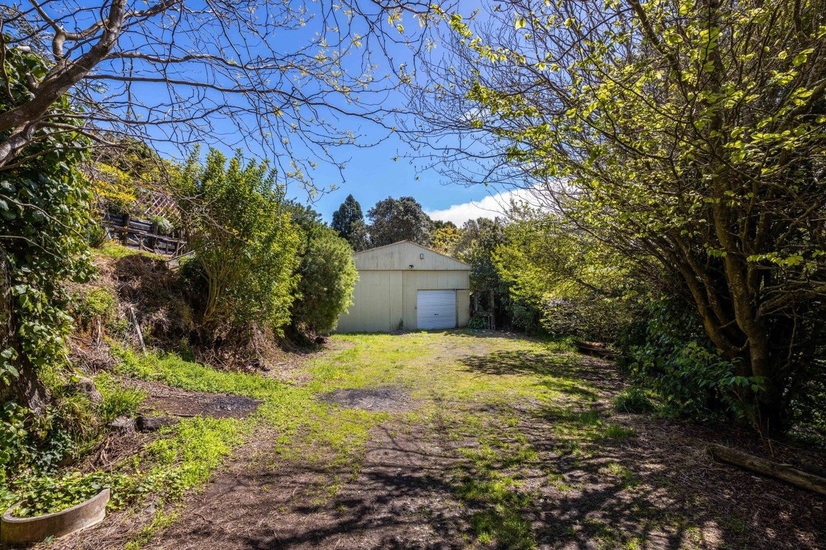 2 Byron Place, Whalers Gate, New Plymouth - Carousel 42