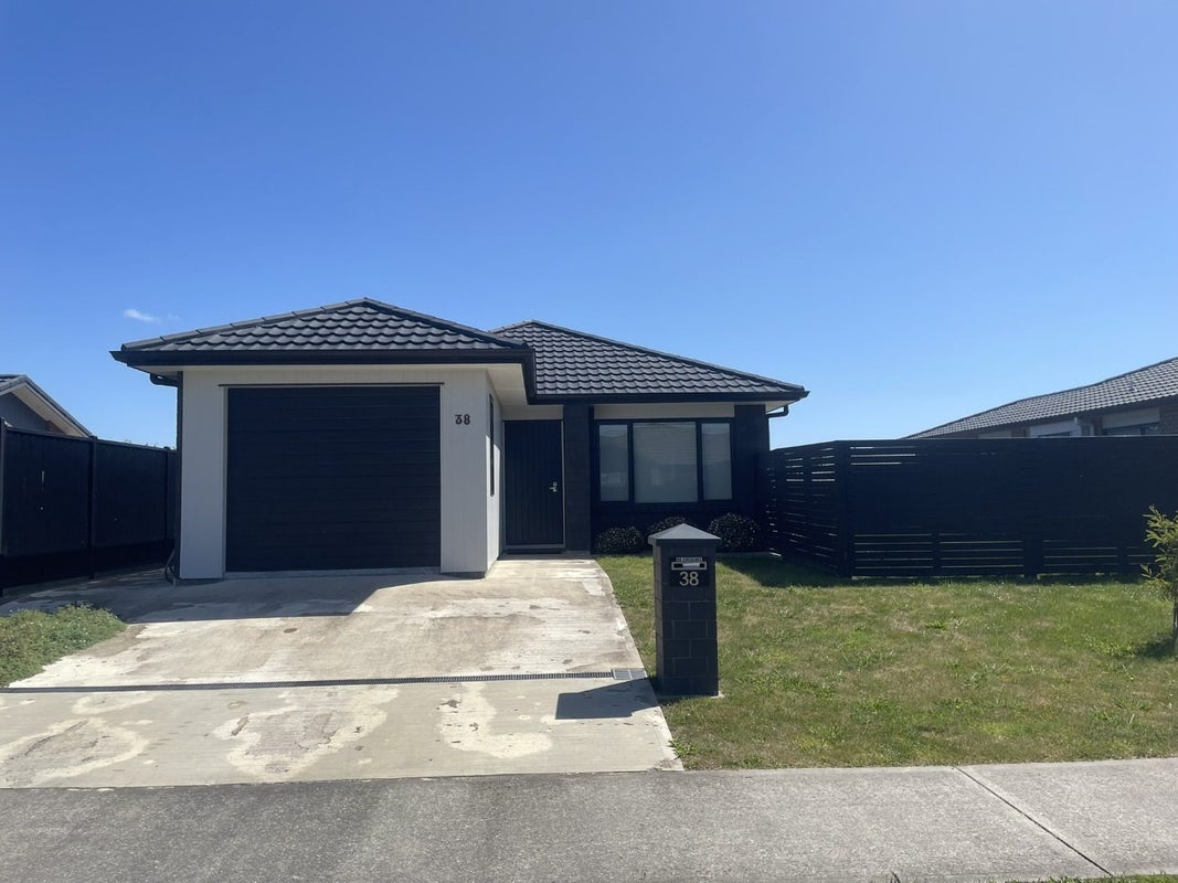 38 Filmer Crescent, Wallaceville, Upper Hutt - Carousel 1