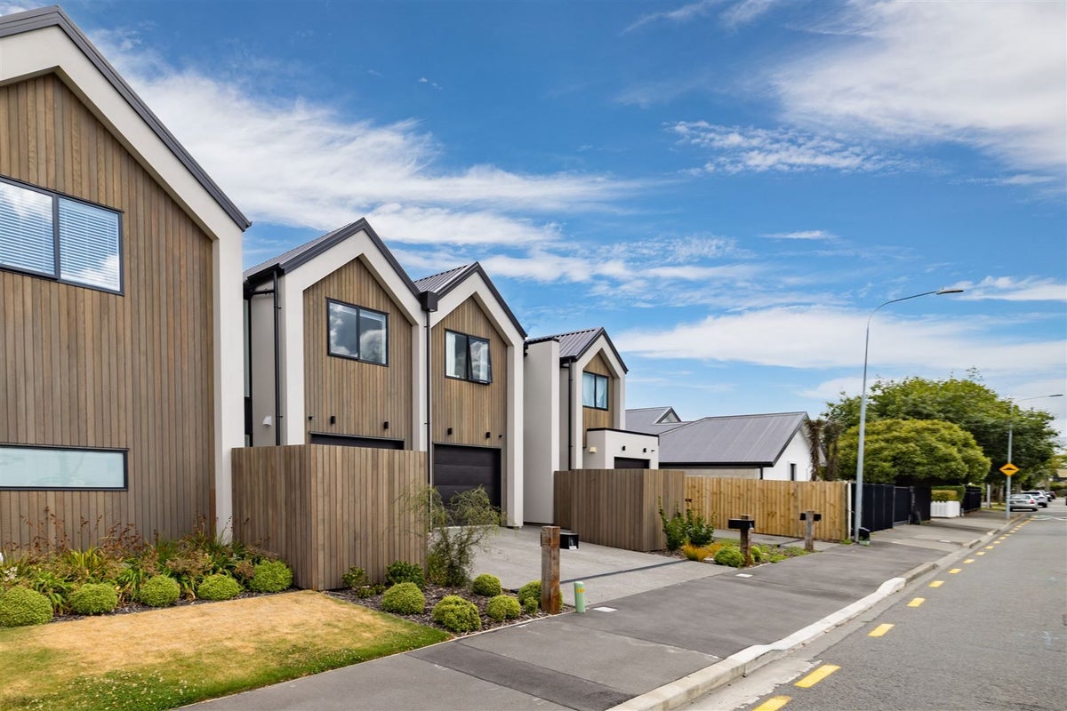 1 Trafalgar Street, St Albans, Christchurch - Carousel 19