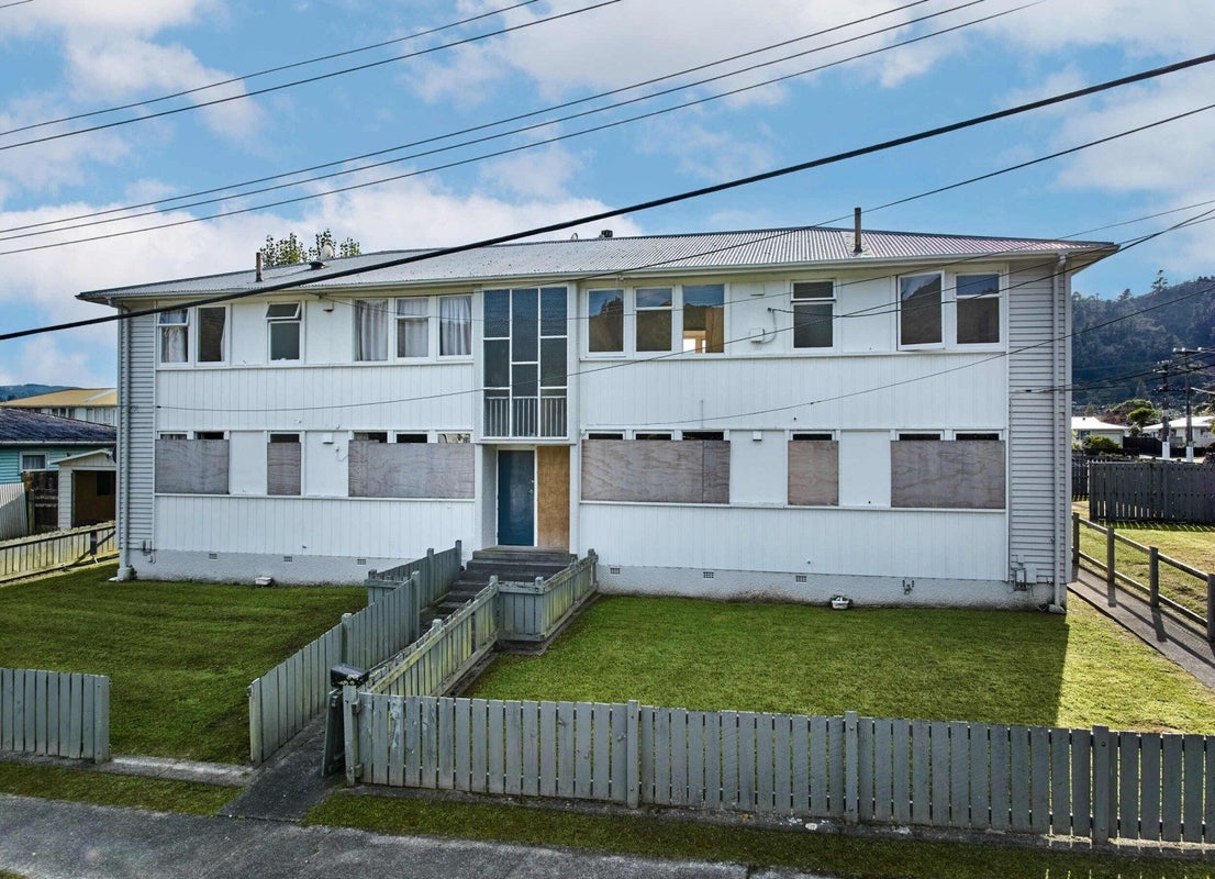 2 Hanson Grove, Stokes Valley, Lower Hutt - Carousel 1