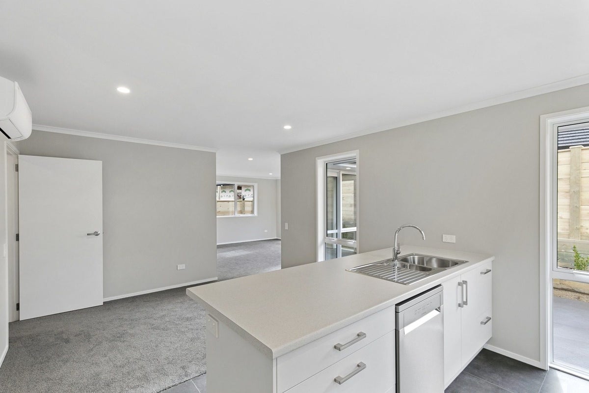 8 Martingale Drive, Whitby, Porirua - Carousel 2