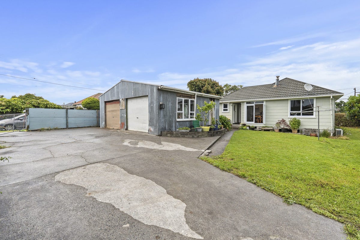 64 Omata Road, Marfell, New Plymouth - Carousel 24