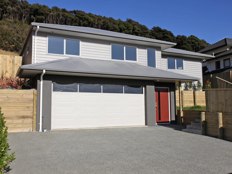 19 Kawatiri Grove, Wainuiomata, Lower Hutt - Carousel 1