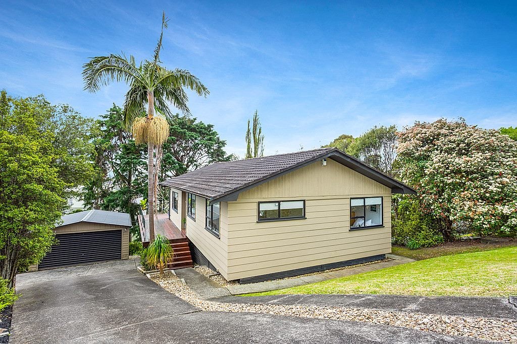 30 Pokapu Street, Titirangi, Auckland - Carousel 1