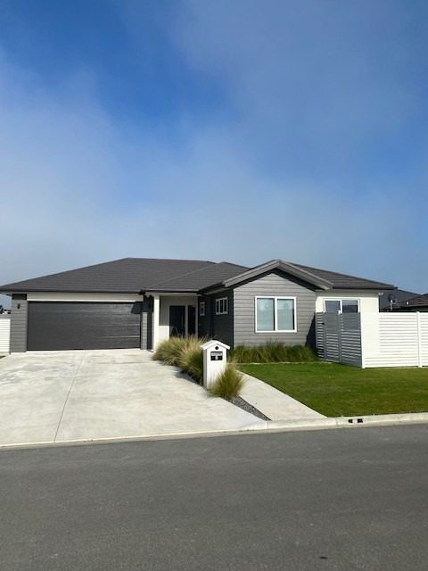 2 Rangataiki Place, Awatoto, Napier - Carousel 1