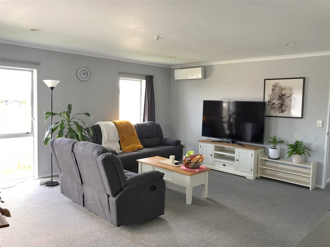 26 Pointon Glade, Grandview Heights, Hamilton - Carousel 2