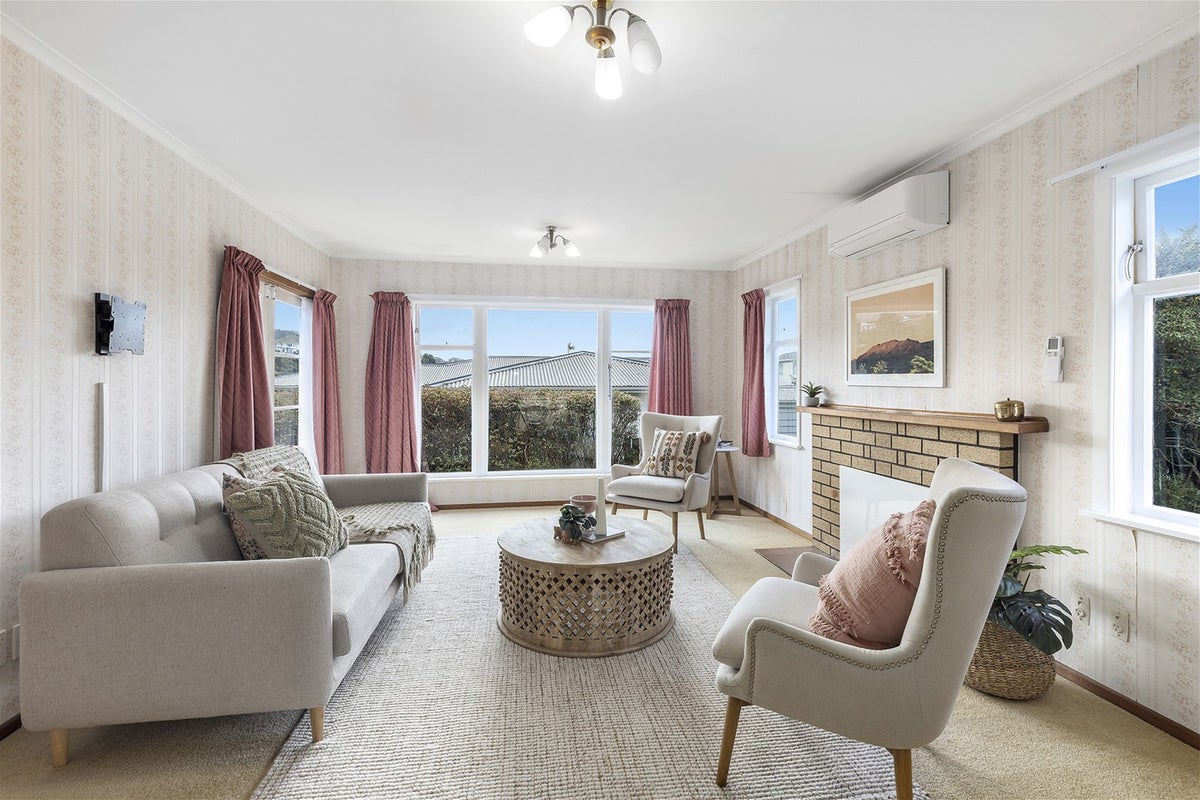 41 Redwood Avenue, Tawa, Wellington - Carousel 2