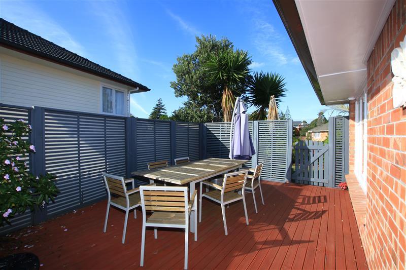 21 Essex Street, Te Atatu South, Auckland - Carousel 1