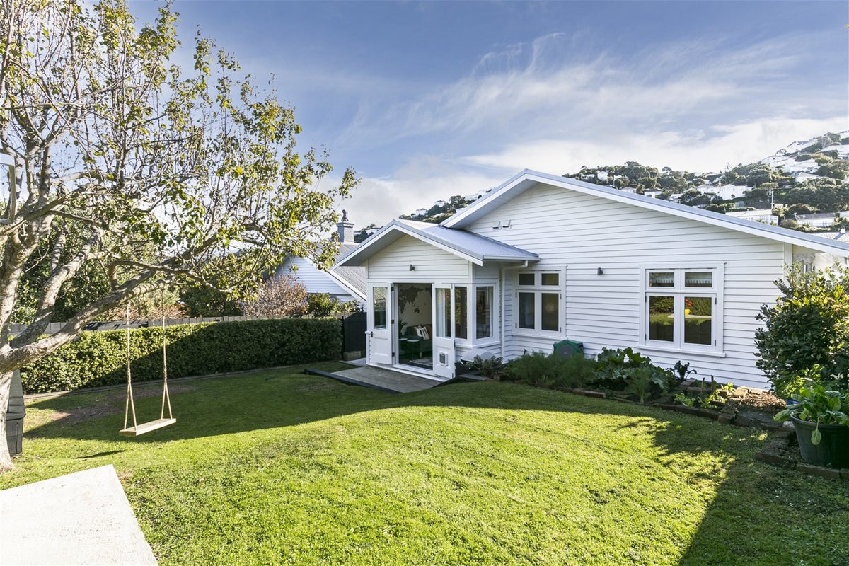 17 Hohiria Road, Hataitai, Wellington - Carousel 1