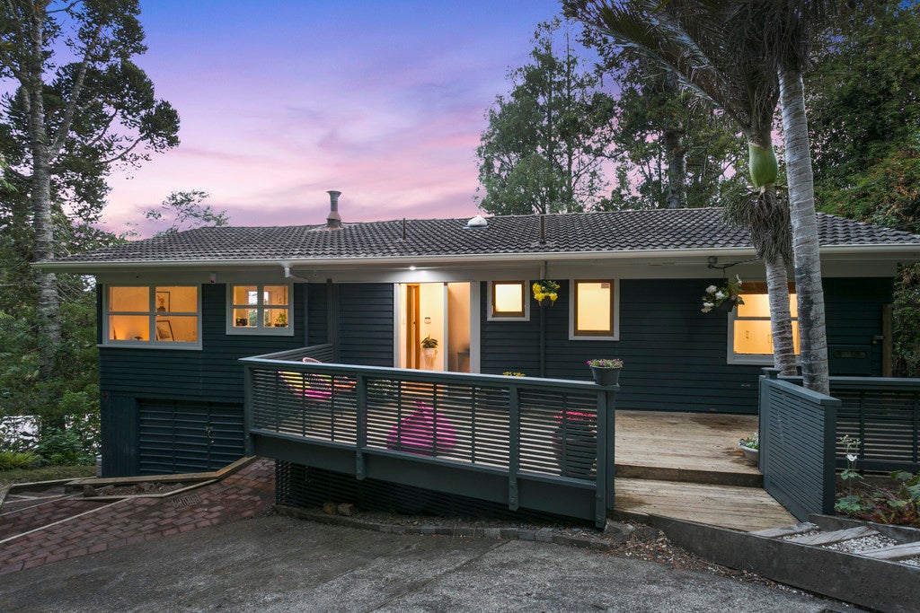 43 Takahe Road, Titirangi, Auckland - Carousel 2