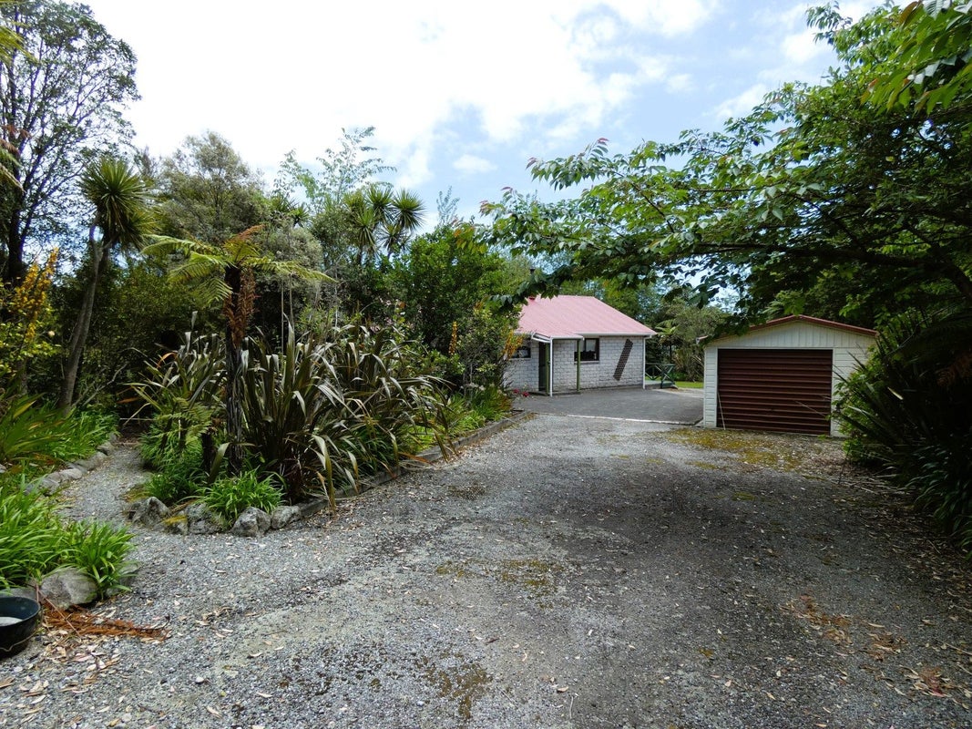 1 Howell Street, Waimangaroa, Westport - Carousel 2