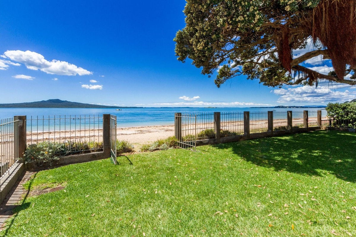 1/30 Oxford Terrace, Devonport, Auckland - Carousel 2