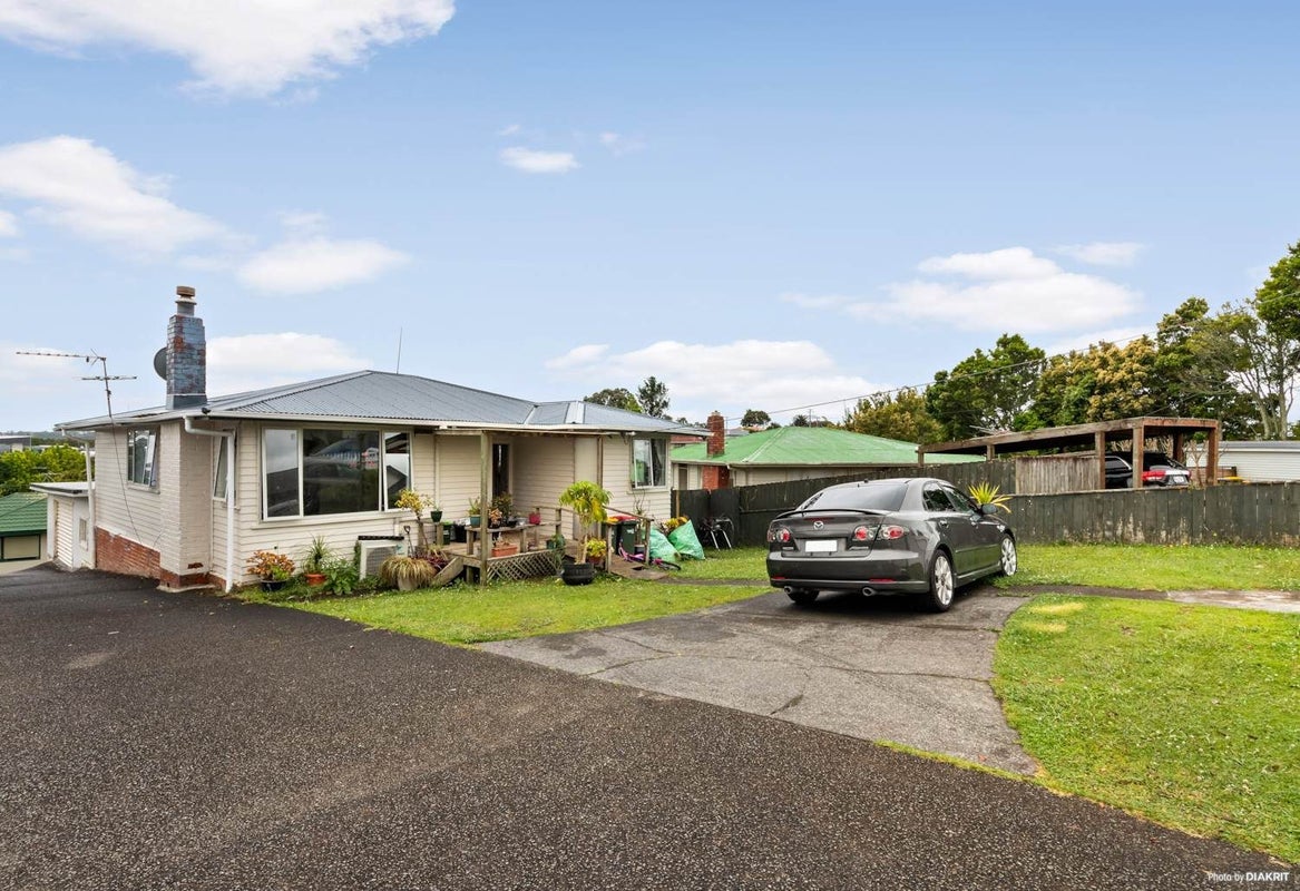 37 Amberley Avenue, Te Atatu South, Auckland - Carousel 9