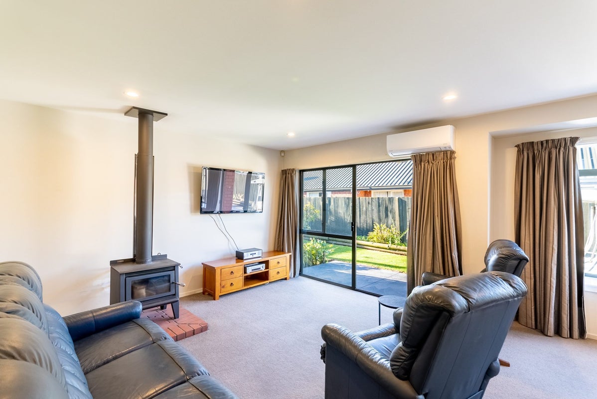 1/7 BAYSIDE LANE, Bromley, Christchurch - Carousel 2
