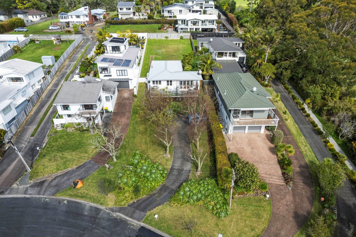 96 Park Rise, Campbells Bay, Auckland - Carousel 1