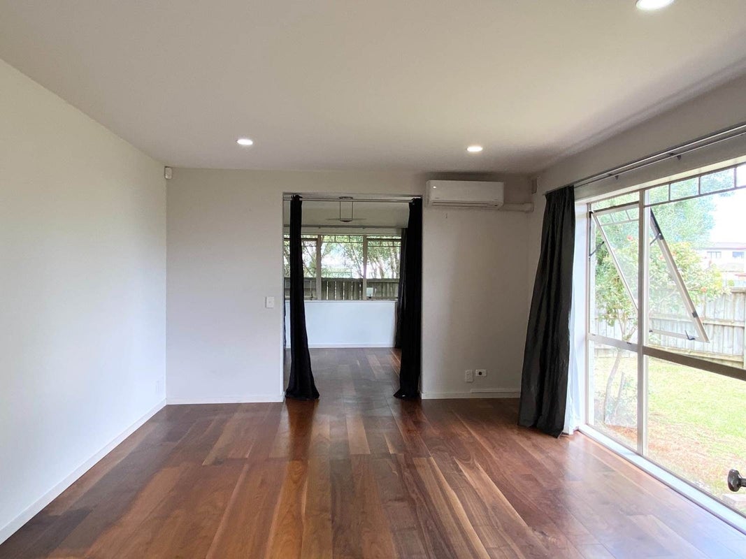 1 Oakville Avenue, Flat Bush, Auckland - Carousel 2