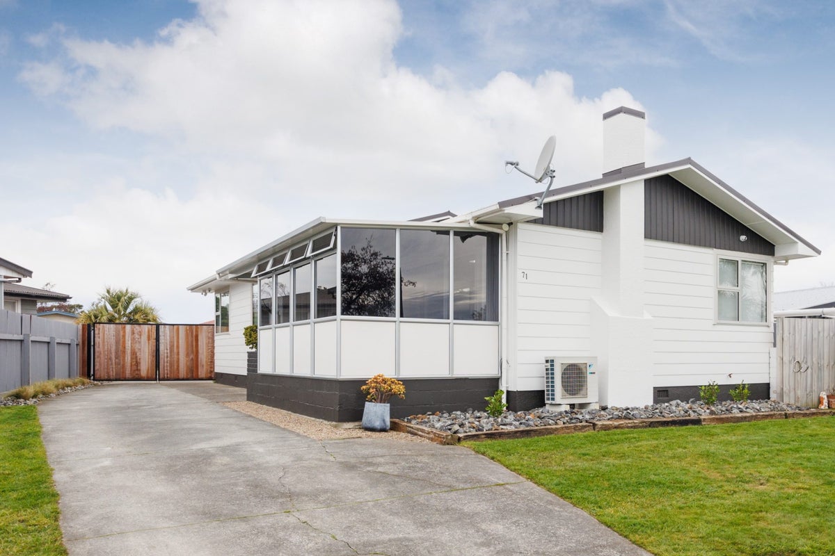 71 Lockhart Avenue, Milson, Palmerston North - Carousel 2