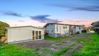 25 Darnell Crescent, Clover Park, Auckland - Carousel 1