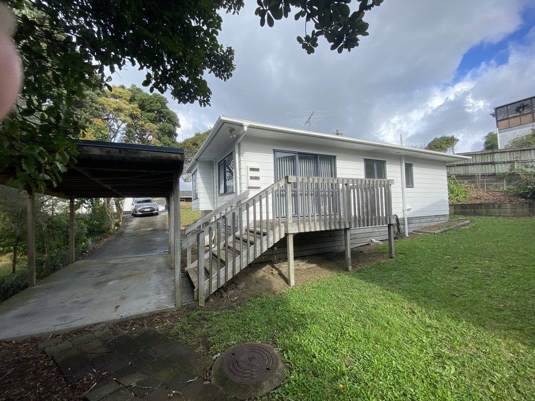 9 Bridge Avenue, Te Atatu South, Auckland - Carousel 2