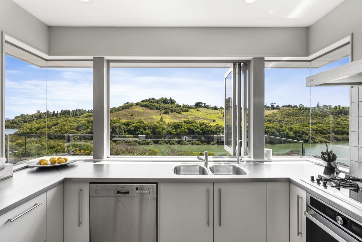 16A Kapua Street, Meadowbank, Auckland - Carousel 2