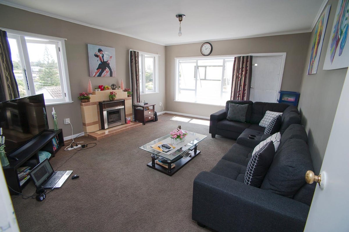 409 Hillsborough Road, Hillsborough, Auckland - Carousel 2